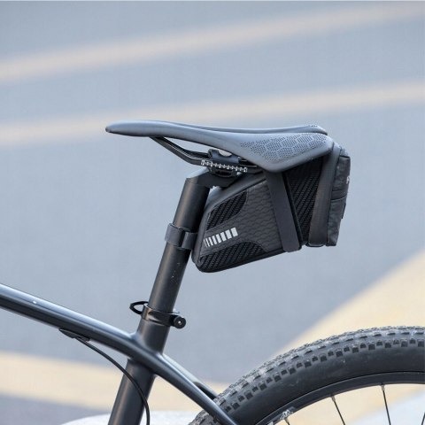 Torba rowerowa wodoodporna mocowana pod siodełko pojmność 1.5L czarna Torba rowerowa wodoodporna mocowana pod siodełko pojmność 1.5L czarna