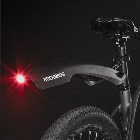 Tylny błotnik rowerowy z czerwoną lampką LED - czarny Tylny błotnik rowerowy z czerwoną lampką LED - czarny