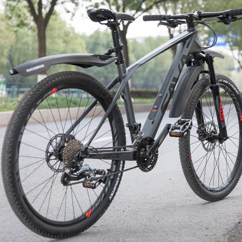 Tylny błotnik rowerowy z czerwoną lampką LED - czarny Tylny błotnik rowerowy z czerwoną lampką LED - czarny