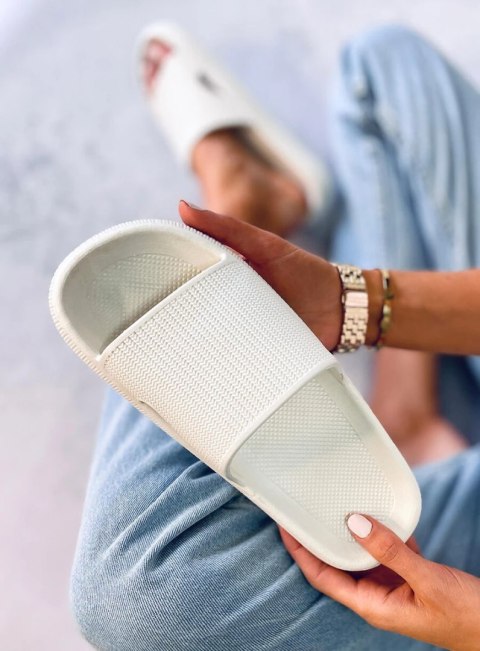 Klapki poduszkowe YANG WHITE Klapki poduszkowe YANG WHITE